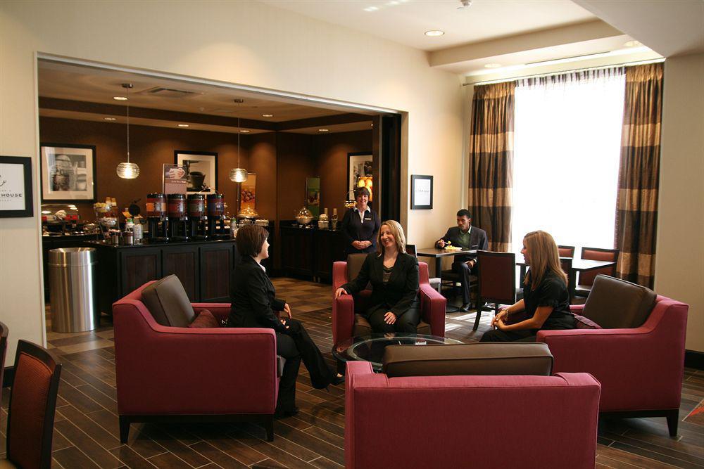 Hampton Inn & Suites Detroit/Airport Romulus Restaurant photo