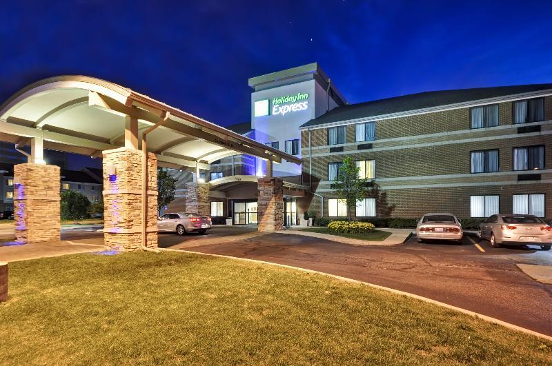 Hampton Inn & Suites Detroit/Airport Romulus Exterior photo