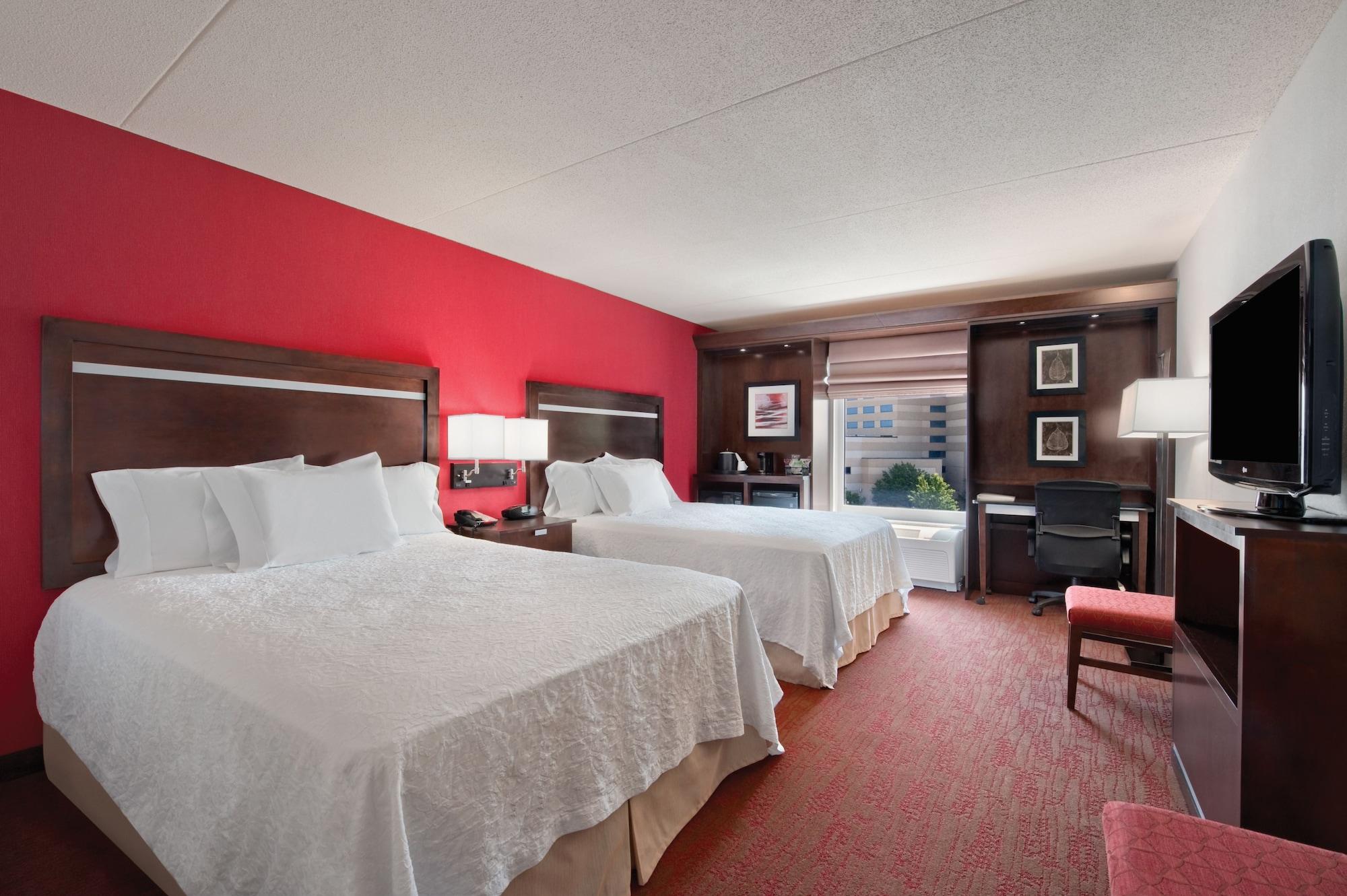 Hampton Inn & Suites Detroit/Airport Romulus Exterior photo