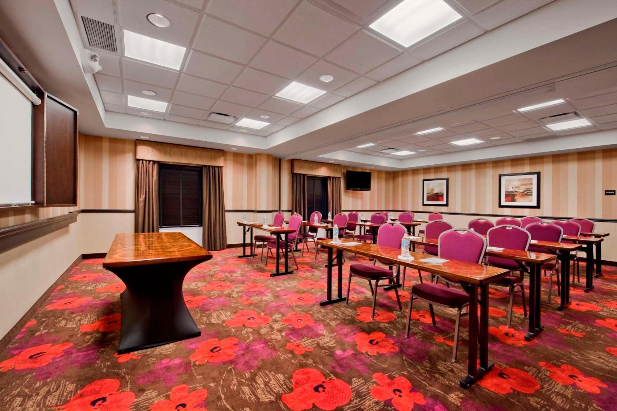 Hampton Inn & Suites Detroit/Airport Romulus Exterior photo