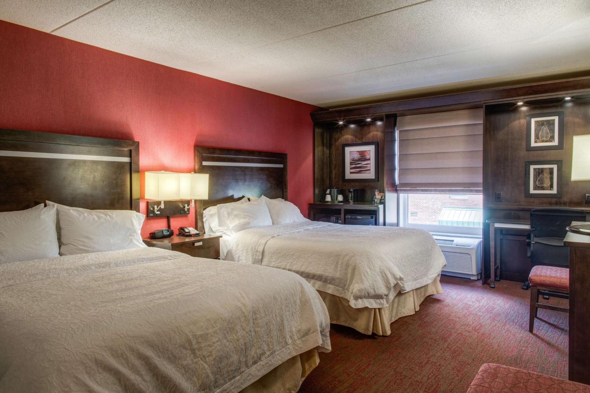 Hampton Inn & Suites Detroit/Airport Romulus Exterior photo