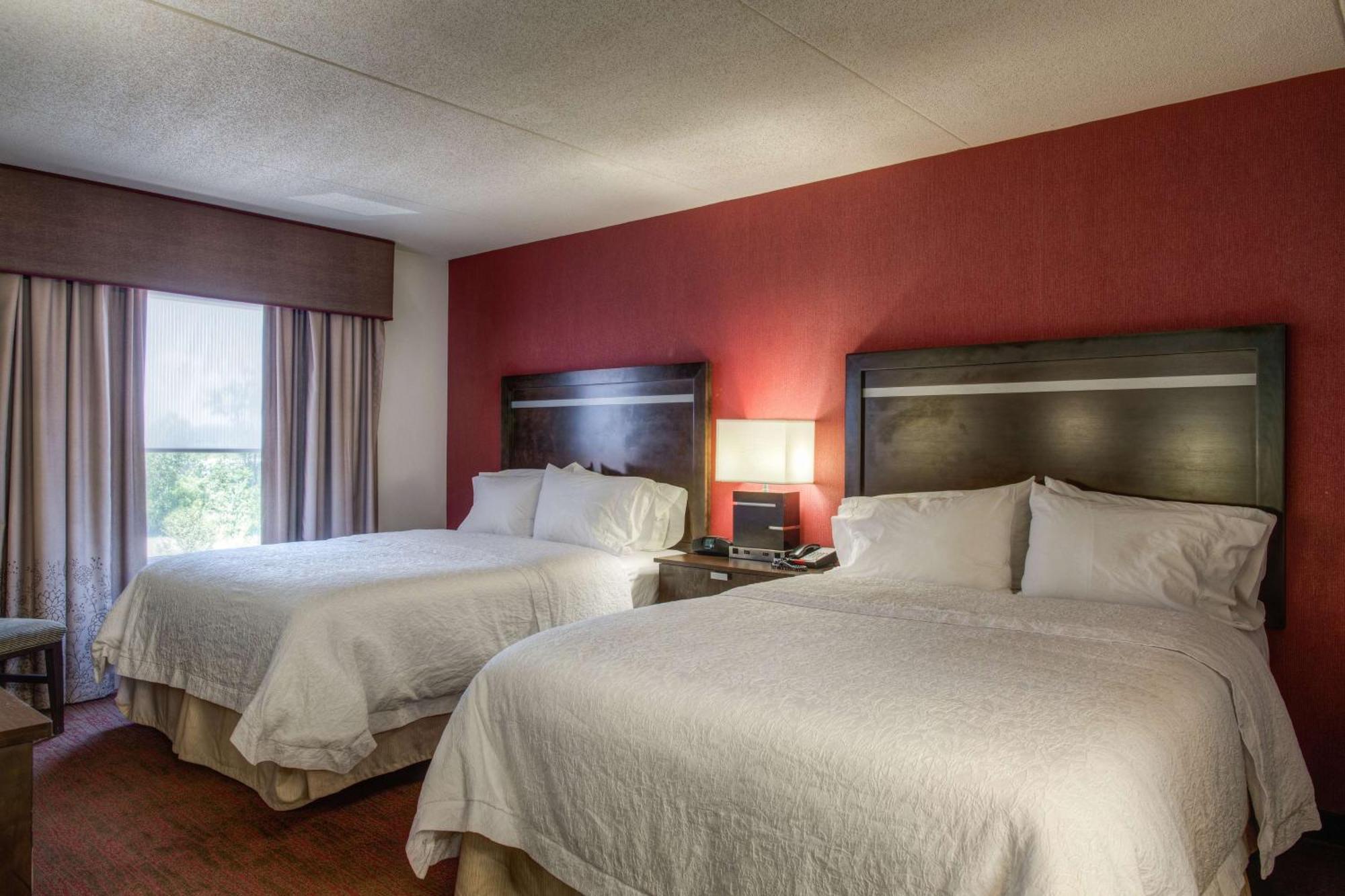 Hampton Inn & Suites Detroit/Airport Romulus Exterior photo