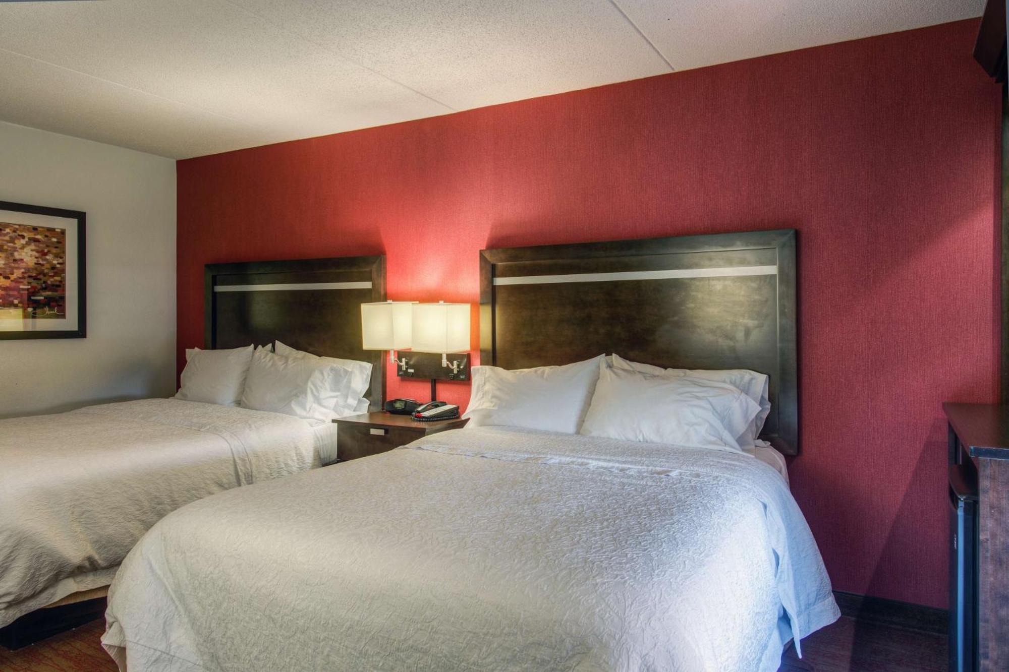 Hampton Inn & Suites Detroit/Airport Romulus Exterior photo