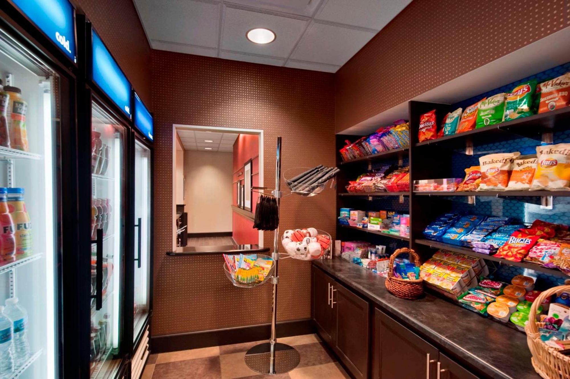 Hampton Inn & Suites Detroit/Airport Romulus Exterior photo
