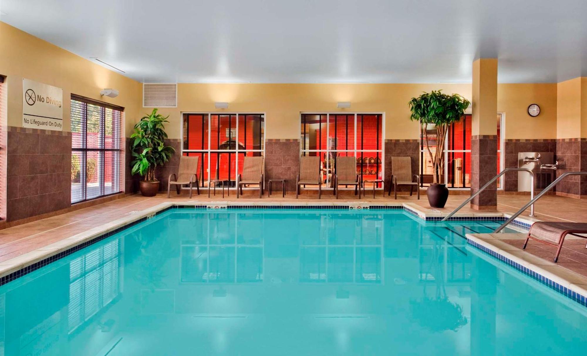 Hampton Inn & Suites Detroit/Airport Romulus Exterior photo