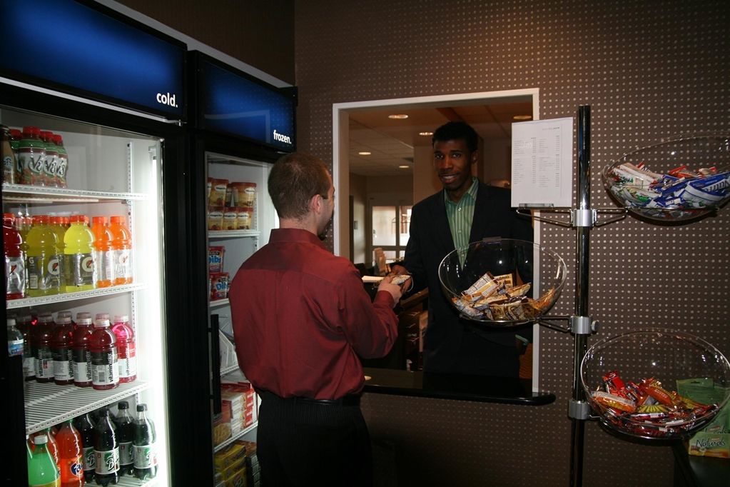 Hampton Inn & Suites Detroit/Airport Romulus Facilities photo